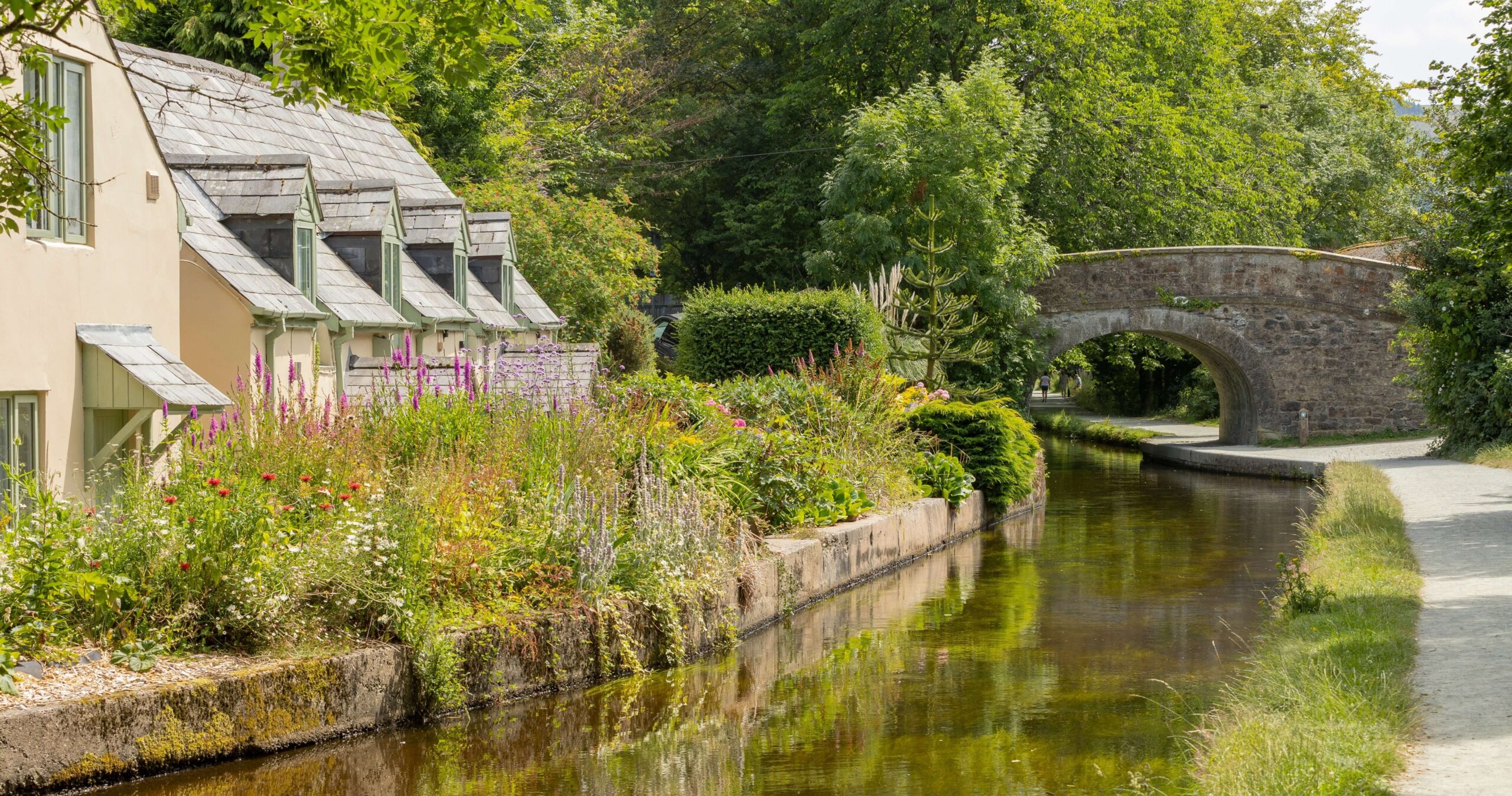 Welsh cottages beside the Llangollen Canal
